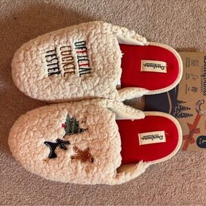Dearfoams Cream and Red Women's Slippers